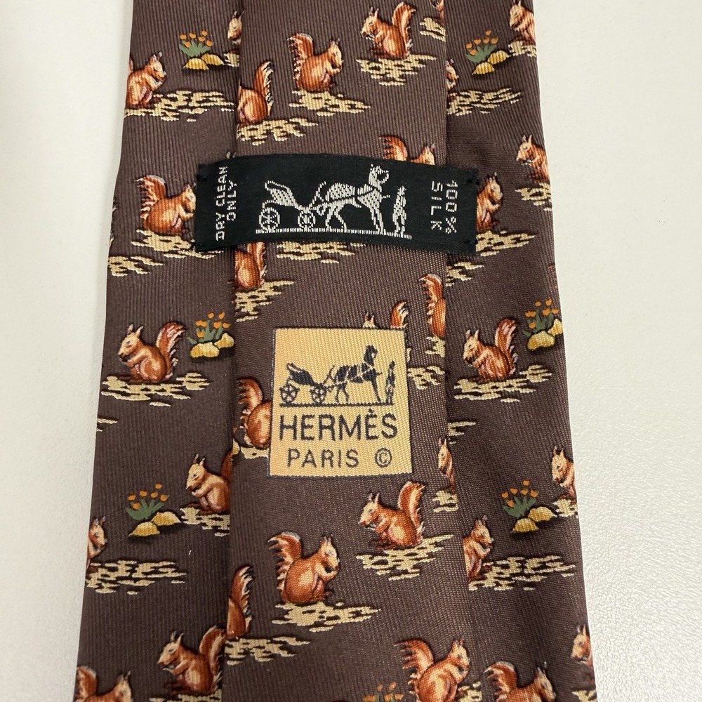 Hermes Men's Tie Squirrels & Nuts Brown Satin Silk 7924 MA 3.5" (W) 60" (L) euc